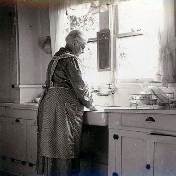 History of Aprons 4 Ingredients